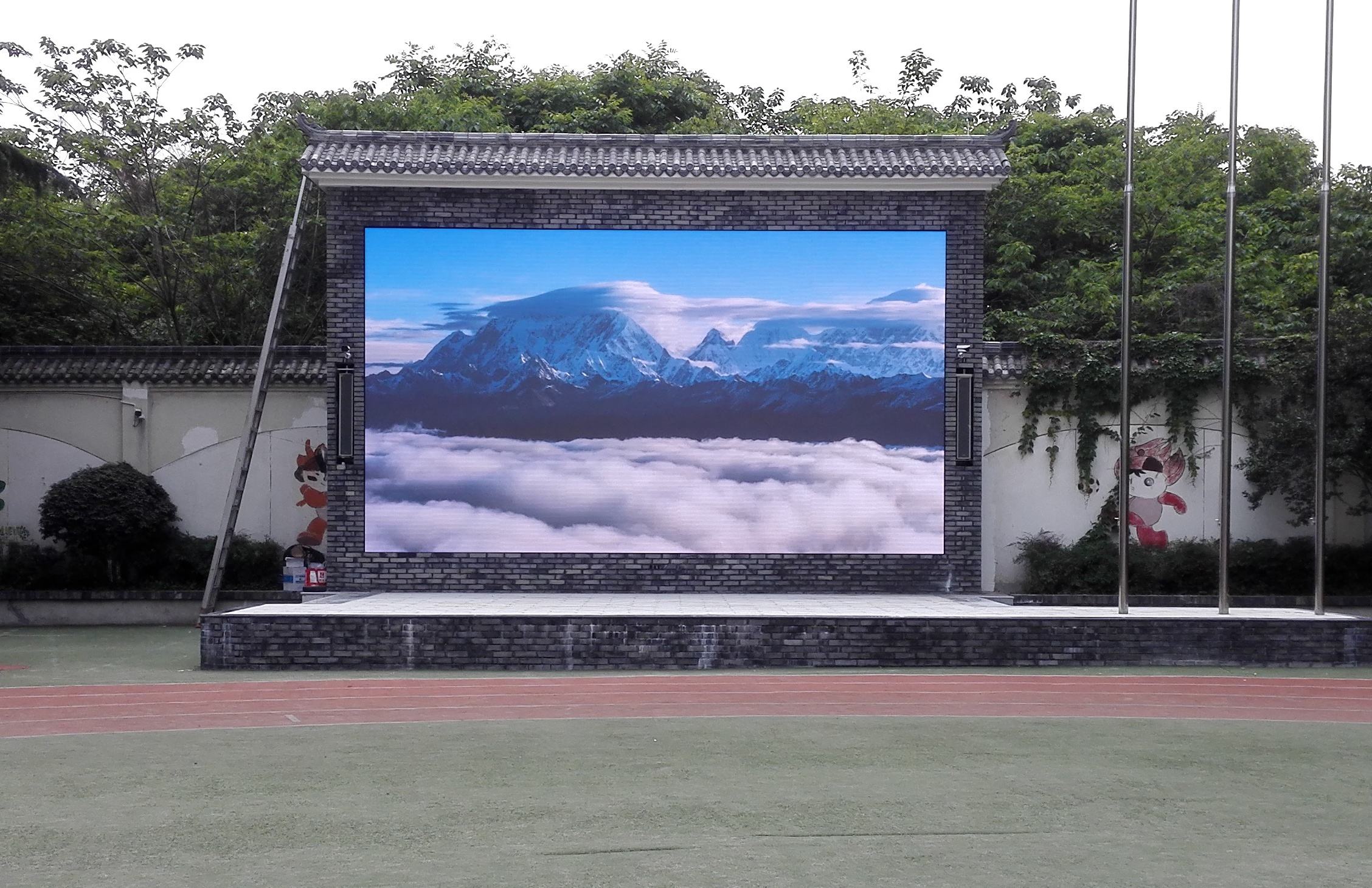 户外大屏安全防护